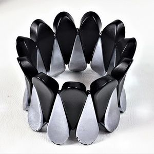 Silver/Black Teardrop Stretch Bracelet